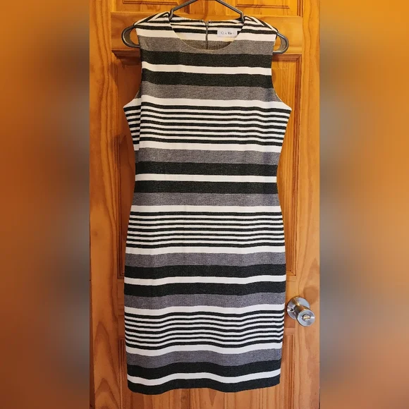 ℰ𝓁ℯℊ𝒶𝓃𝓉, 𝒮𝓉𝓇𝒾𝓅ℯ𝒹, 𝒲𝒽𝒾𝓉ℯ & ℬ𝓁𝒶𝒸𝓀 𝒟𝓇ℯ𝓈𝓈 - Picture 4 of 5